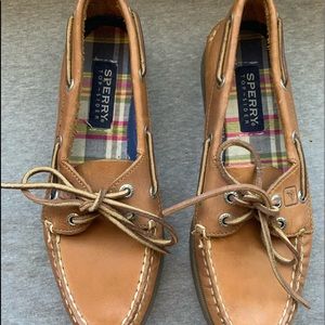 Tan Sperrys